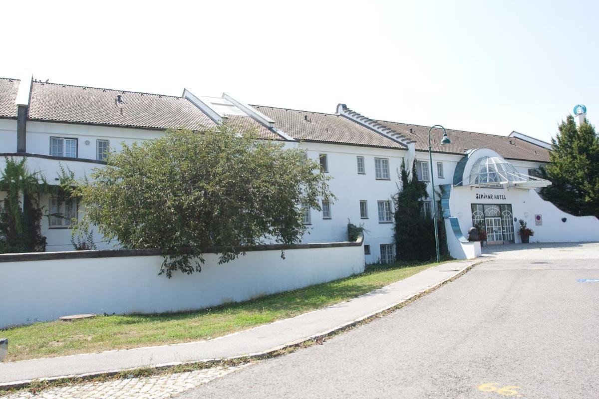 Seminarhotel Goettlesbrunn Exterior photo